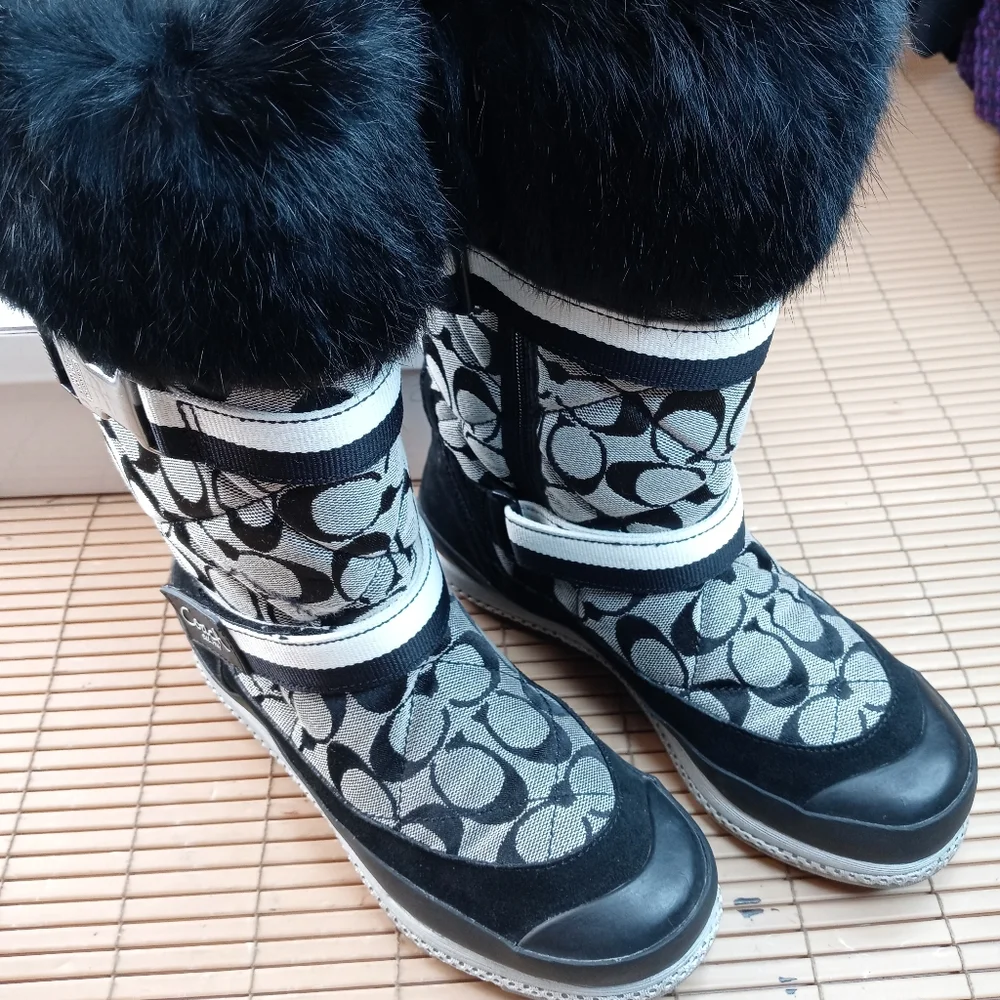 Coach 'Mariette' Womens Logo Canvas Quilted Rabbit Fur Trimmed Winter Boots. Sz_2